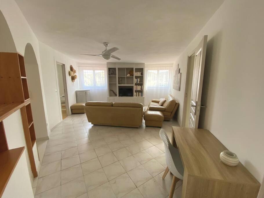A Louer Haut De Villa 4 Pieces A Sainte-Maxime Golfe De St-Tropez 外观 照片