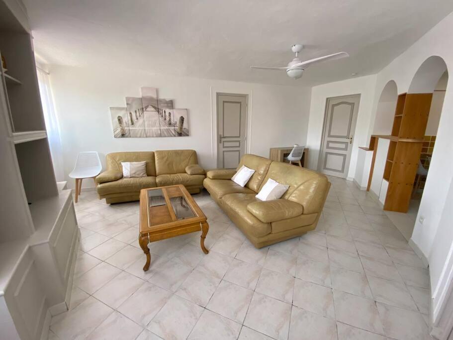 A Louer Haut De Villa 4 Pieces A Sainte-Maxime Golfe De St-Tropez 外观 照片